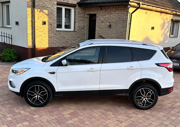 Ford Kuga cena 52000 przebieg: 199000, rok produkcji 2017 z Koprzywnica małe 137